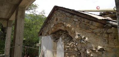 G&uuml;m&uuml;şhane'de tamamlanamayan cami nedeniyle ibadetler kilisede ger&ccedil;ekleştiriliyor...