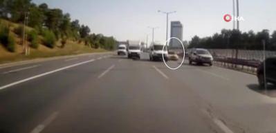 Makas ter&ouml;r&uuml; kamerada! Trafik magandası kıskıvrak yakalandı