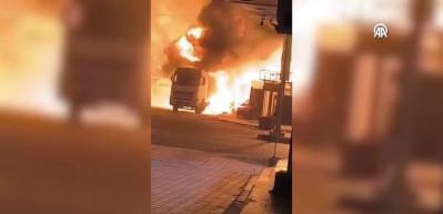 Yemen&rsquo;de b&uuml;y&uuml;k patlama! 4 kişinin &ouml;ld&uuml;ğ&uuml; olayda alevler geceyi aydınlattı