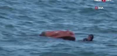 Alabora olan bottaki 4 kişi boğulmaktan son anda kurtuldu