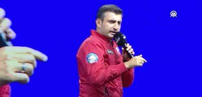Selçuk Bayraktar, Dünyanın kokunç bir karanlığa gittiğini söyledi