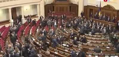 Ukrayna parlamento'sunda şok istifa!