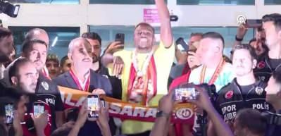 Victor Osimhen'in Galatasaray'a transfer olmasının yankıları s&uuml;r&uuml;yor