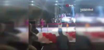 X-Factor yarışmasıyla tanınan Ferah Zeydan'ın talihsiz sahne kazası! Depremzede çocuklar için...