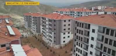 Deprem konutları hak sahiplerine verilmeye devam ediyor