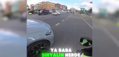 Kim hakklı? Sosyal medya da ikiye bölündü! Sağdan sollayan motor mu, sinyalsiz dönen araç mı?