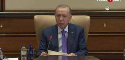 Cumhurbaşkanı Erdoğan, TFF Başkanı Hacıosmanoğlu ile beraberindekileri kabul etti
