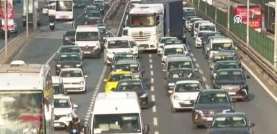 İstanbul'da sabah saatlerinde trafik yoğunluğu arttı