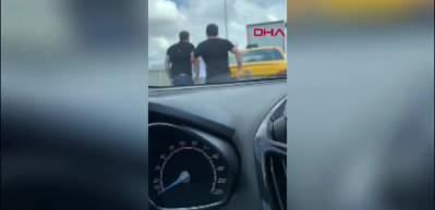 Tuzla'da taksicinin dayak yediği anlar kamerada
