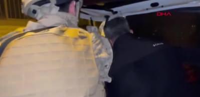26 su&ccedil; kaydı bulunan eski boks&ouml;r polise silah &ccedil;ekti! &Ouml;zel harekat b&ouml;yle etkisiz hale getirdi
