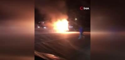 Alev alan otomobilde korkun&ccedil; &ouml;l&uuml;m