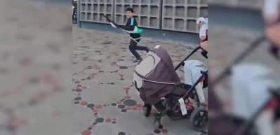 Filistin bayrağı taşıyan &ccedil;ocuğu g&ouml;zaltına aldılar! Almanya'dan skandal g&ouml;r&uuml;nt&uuml;ler