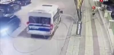 Hızla kaldırıma dalan otomobil 15 yaşındaki çocuğu hayattan kopardı