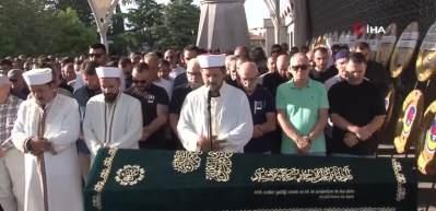 Ünlü makyaj sanatçısı Alp Kavasoğlu son yolculuğuna uğurlandı