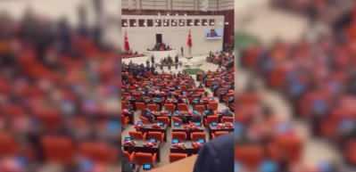 Meclis'te bir ilk! CHP'liler şaşırttı, DEM&rsquo;liler şaşırtmadı
