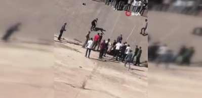Firari torbacı vurularak etkisiz hale getirildi, akrabaları 6 polisi yaraladı