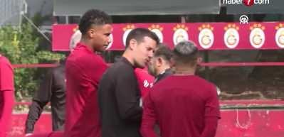 Galatasaray y&ouml;netimi 6 isimle yolları ayırma kararı aldı!