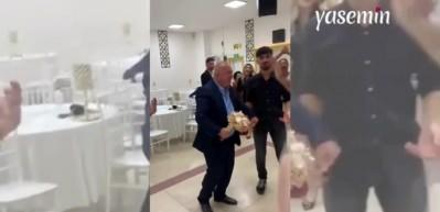 Gelin çiçeğini yakalayarak eşine verdi! O anlar büyük beğeni topladı