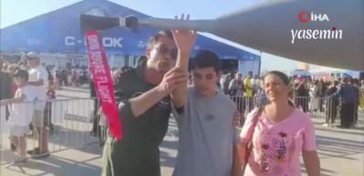 TEKNOFEST'te duygulandıran anlar: Görme engelli ikiz kardeşlerin F16 hayali gerçek oldu!