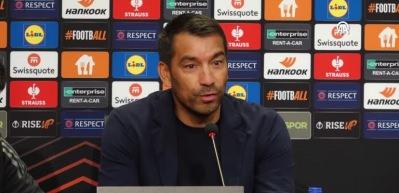 Van Bronckhorst, Beşiktaş taraftarının ıslıklamasına anlam veremediğini s&ouml;yledi