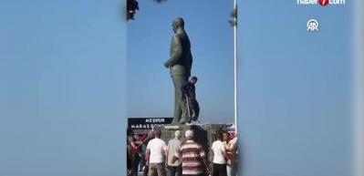 Balıkesir'de Atatürk heykeline saldırı: Vatandaşlar süpürgeyle dövdü