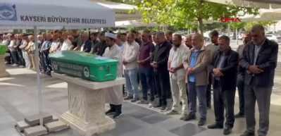 D&uuml;ğ&uuml;nde kazara kuzeni tarafından &ouml;ld&uuml;r&uuml;len Sedat toprağa verildi