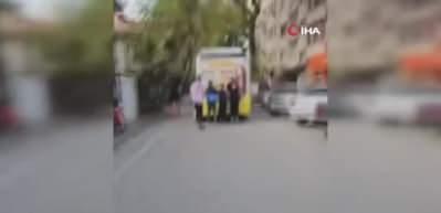İnegöl'de paten süren gençler otobüsün arkasına tutunarak yolda ilerledi