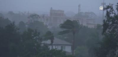 Milton Kasırgası, ABD'nin Florida eyaletine bağlı Bradenton'da etkili olmaya başladı