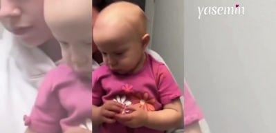 Saçına toka takmak istedi! Annesi kemoterapi gören tatlı kızını kırmadı