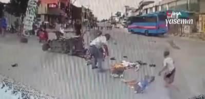 10 yaşındaki çocuk elektrikli bisiklet kullandı! Dolmuşla çarpıştı: 11 yaralı