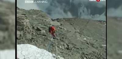 Everest Dağı'nda bulunan bot, 100 yıl &ouml;nce kaybolan İngiliz dağcı Irvine'a ait olabilir