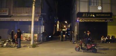 19 yaşındaki gen&ccedil;, teyzesinin evinin &ouml;n&uuml;nde &ouml;ld&uuml;r&uuml;ld&uuml;