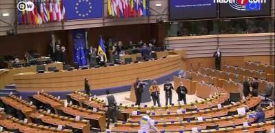 Avrupa'da demokrasiye katılım gittik&ccedil;e d&uuml;ş&uuml;yor! Se&ccedil;imlerde oy kullanımı da d&uuml;ş&uuml;şte