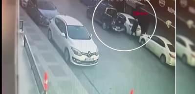 İstanbul'da polise &ccedil;eki&ccedil;li saldırı anı kameralara b&ouml;yle yansıdı