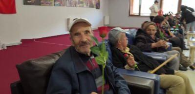 Artvinli Berberlerden Anlamlı Destek: Huzurevi Sakinlerine &Uuml;cretsiz Tıraş