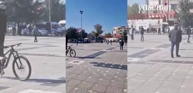 Bisikletin üstünde hazır ola geçti: İstiklal Marşı'na saygısı büyük takdir topladı!