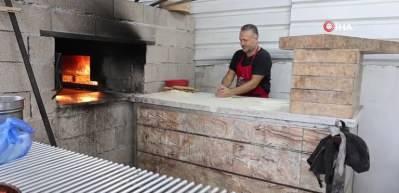 G&uuml;nl&uuml;k 2 bin TL'ye &ccedil;alışacak eleman yok! İşletme sahibi duruma isyan etti fırının başına ge&ccedil;ti...