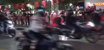 &Ouml;zg&uuml;r &Ouml;zel: Ne korkuya ne ter&ouml;re teslim olmayacağız
