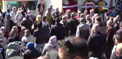 Ünlü şarkıcı Gülşen babasını kaybetti: Konseri yarıda kesti