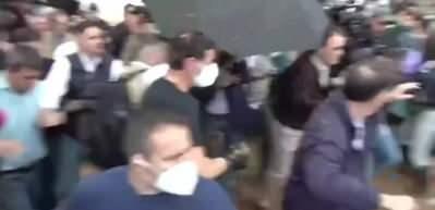 İspanya'da sel b&ouml;lgesini ziyaret eden krala &ccedil;amurlu protesto