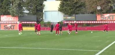 Galatasaray'da Ayrılacak Oyuncular Belli Olmaya Başladı: Ziyech'in Geleceği Belirsiz
