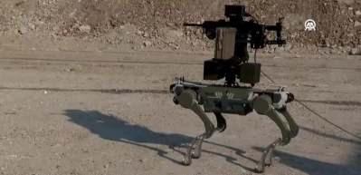 Savunma sanayisinin en yeni teknolojisi: Silahlı robot k&ouml;pek "Bars" hedefi başarıyla vurdu!