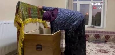 Antika perde çılgınlığında son nokta! Babaannesinin 50 yıllık perdesinden ceket diktirdi