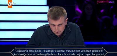 Milyoner'de şaşırtan anlar! Daha ilk soruda joker kullanınca Oktay Kaynarca'dan tepki geldi