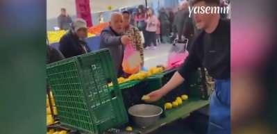 Vatandaşı kandıran esnaf o anları bir de paylaştı! Limonu önce suya batırdı...