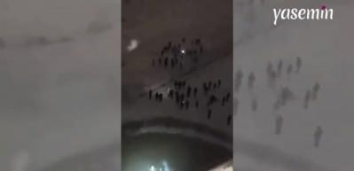 Kar topu savaşı yapmadan önce İstiklal Marşı okudular! O anlar görenlerin yüzünü gülümsetti