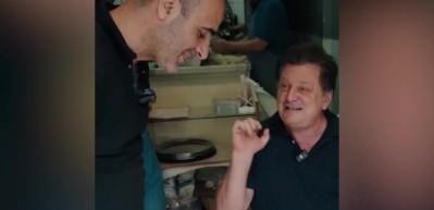Vedat Milor'un fotoğrafını izinsiz &ccedil;ekilmesine tepki g&ouml;sterdiği restoran m&uuml;şterilerle doldu