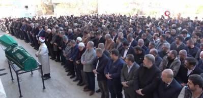 Yıkılan duvarın altında kalan baba, 8 g&uuml;nl&uuml;k yaşam m&uuml;cadelesini kaybetti