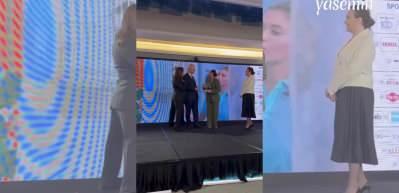 Hülya Avşar'a "Zamansız Kadın Ödülü": Ödülü Bakan Bolat'ın elinden aldı