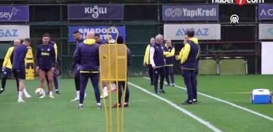 &Uuml;st sıraları ilgilendiren &ccedil;ok &ouml;nemli ma&ccedil;! Fenerbah&ccedil;e Başakşehir ile karşılaşıyor